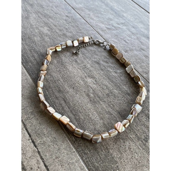 Premier Designs Necklace Shells Beige 18”+2.25” - Picture 3 of 5
